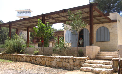 የደን ጠባቂዎች ቤት። ፎቶ: ያኮቭ ሽኮልኒክ።