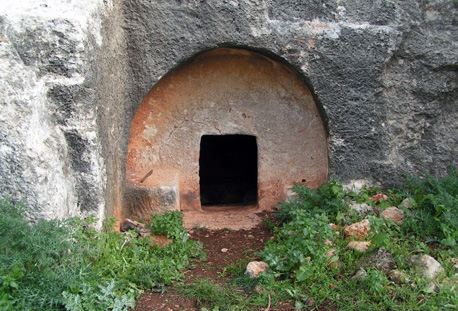 ጥንታዊ መቃብር። ፎቶ: ኬኬኤል-ጄኤንኤፍ ማህደር