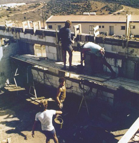 בניית מצפה בגליל, 1982. צילום: ארכיון הצילומים של קקל