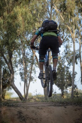 לא חבל לשחוק את השביל? . צילום: אילן שחם, ארכיון הצילומים של קק"ל