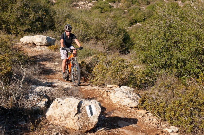 שביל קנים.  צילום: אילן שחם, ארכיון הצילומים של קק"ל