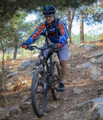 ירידות טכניות לתיבול הרכיבה.  צילום: אילן שחם