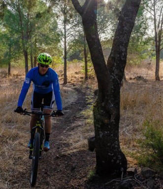 רוכבים בסינגל קצרין.  צילום: אילן שחם, ארכיון הצילומים של קק"ל