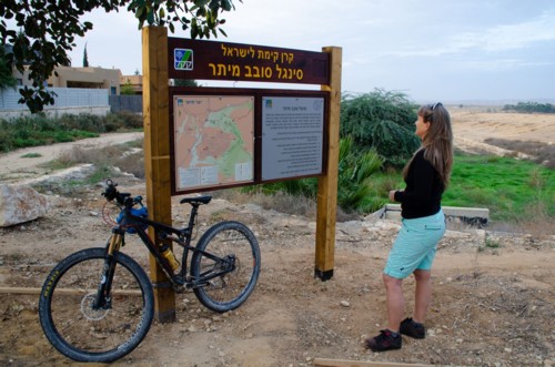 מפה אחת שווה יותר מאלף מילים. צילום: אילן שחם