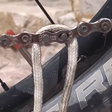 זה כמובן בהנחה שיש לכם שרוכים בנעליים ולא סקוטצ'ים :-)