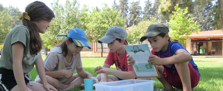 מדענים ירוקים. צילום: מיכאל חורי, ארכיון הצילומים של קקל
