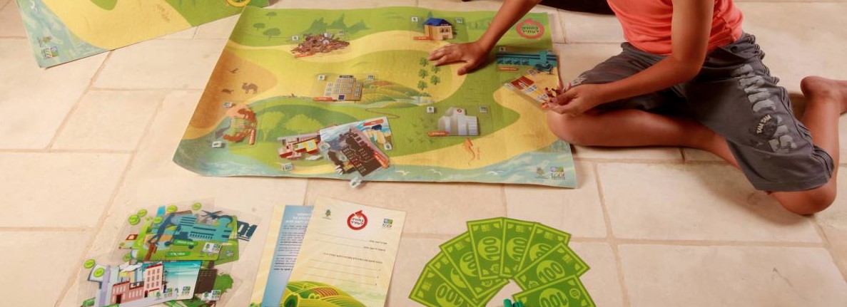 פעילות עם ערכת בחזרה לעתיד. צילום: יניב שוורץ, ארכיון הצילומים של קקל