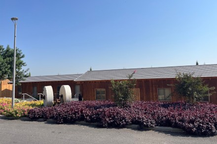 חדרי הצוות. צילום: אדוה קימלפלד, ארכיון הצילומים של קקל