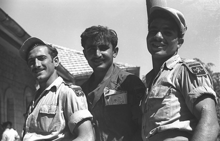 לוחמי אצל בירושלים ביום גיוסם. צילום: אוסף התצלומים הלאומי