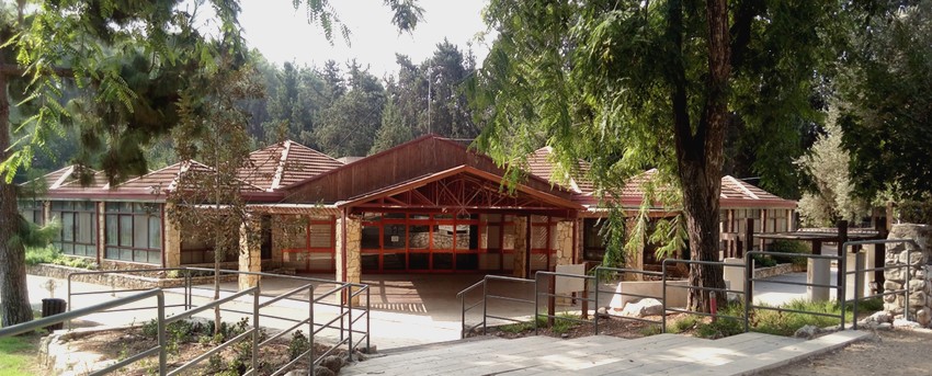 חדר האוכל בציפורי. צילום: בוני שיינמן, ארכיון הצילומים של קקל