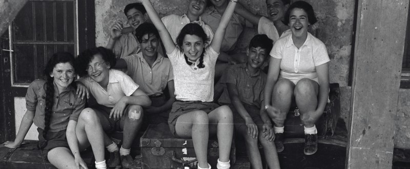 ילדים מעליית הנוער מגיעים לארץ לכפר הנוער בן שמן, 1940. צילום: פרנץ זיס, ארכיון הצילומים של קקל