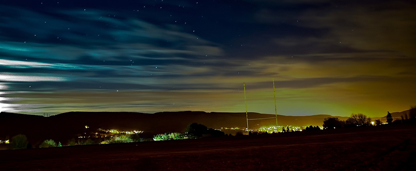 בתצפית גבוהה השמים מעל ערים הופכים כתומים בהשפעת זיהום האור. צילום: Lance from Pixabay