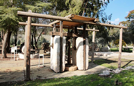 מכבש בורג בגן הארכיאולוגי עדולם. צילום: יעקב שקולניק