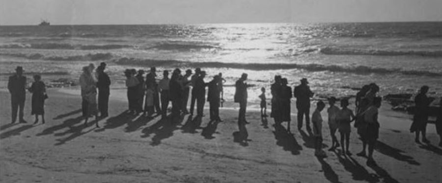 תשליך בחוף תל אביב. צילום: ארכיון הצילומים של קקל