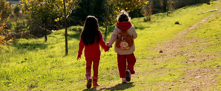 ילדות בפארק ירושלים. צילום: יוסי זמיר, ארכיון הצילומים של קקל