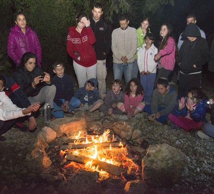 נהנים מהאש ושומרים על הסביבה. צילום: דן זומר