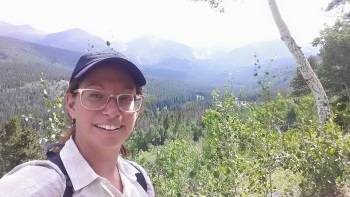 מתרשמת מהיערות בקולורדו. נורית היבשר