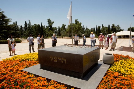 קבר הרצל בירושלים. צילום: אבי חיון, ארכיון הצילומים של קקל