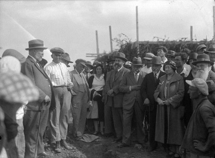 הנחת אבן הפינה בשכונת מרמורק. צילום: יוסף שוייג, ארכיון קקל