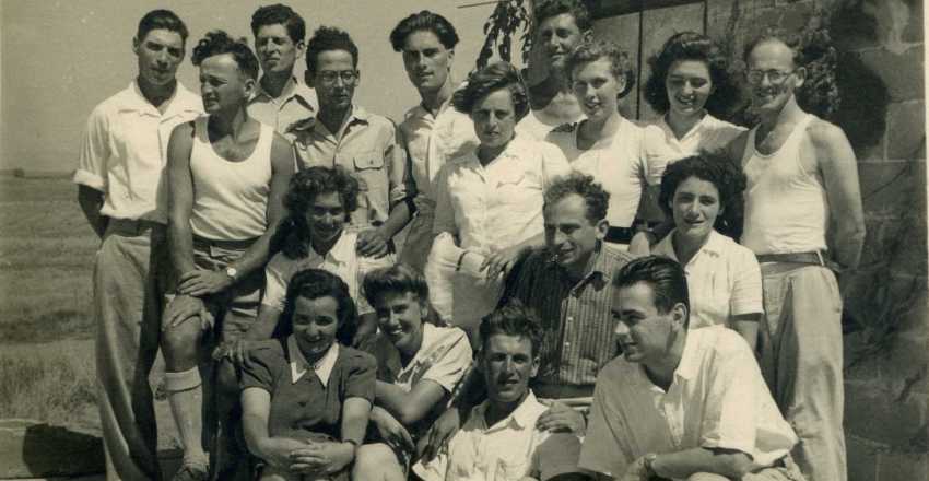 חברי הקבוצה (חלקם) בשנת 1947. תמונה באדיבות אתר המחתרת החלוצית בהולנד – קבוצת וסטרוויל