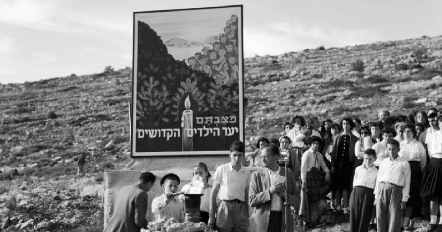 נטיעת יער הילדים הקדושים. צילום: אברהם מלבסקי, ארכיון הצילומים של קקל