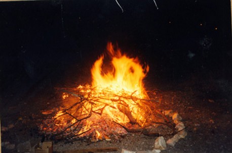 מדורה בטיחותית שנעים לשבת סביבה