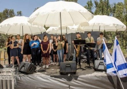 המוזיקאים הצעירים של ראש העין. נעים לעיניים וגם לאוזניים. צילום: דניס צין
