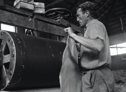 בית חרושת לנייר בתל-אביב. צילום: זולטן קלוגר, ארכיון קקל