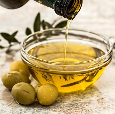 סוג השמן ואיכותו נקבעים על פי טיב הזית, המסיק ותהליך ייצור השמן. צילום: Pixabay