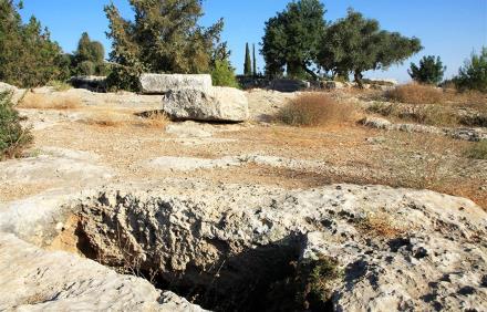 לקבל השראה: קברי המכבים במודיעין. צילום: יעקב שקולניק, ארכיון הצילומים של קקל