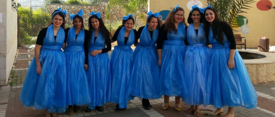 תחפושת קבוצתית עשויה ניילון