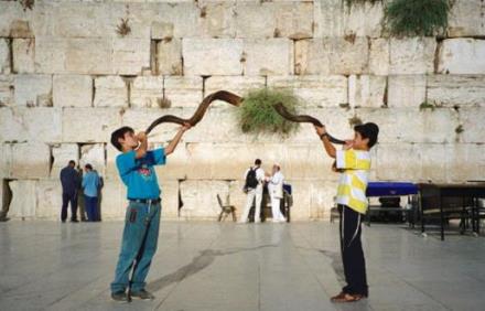 תקיעת שופר בכותל. צילום: ארכיון צילומי קקל