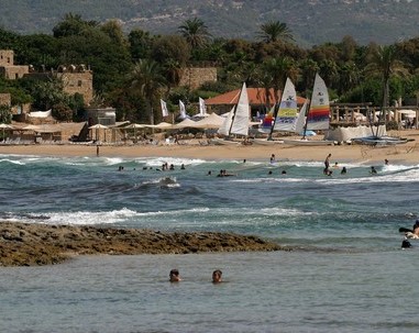 מתרחצים בכינרת. צילום: אבי הירשפלד, ארכיון הצילומים של קקל