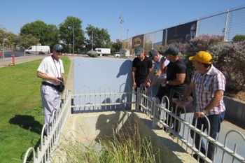 משתתפי סדנת המחקר בסיור בביופילטר בבת ים. צילום: יואב דביר