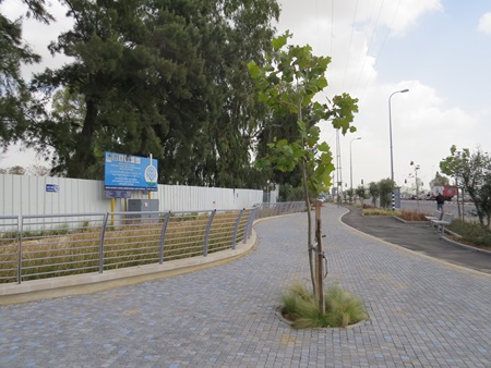 הביופילטר ברמלה: שבילי הליכה ושבילי אופניים. צילום: יואב דביר
