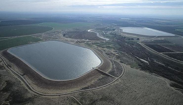 מאגרי הבשור. אוגרים את מי השיטפונות בנחל הבשור ומחזירים אותם למי התהום. צילום: אלבטרוס, ארכיון הצילומים של קק