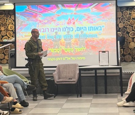 אלמ דותן בסיפורי גבורה מרגשים. צילום: שרונה שללשוילי. ארכיון הצילומים של קקל