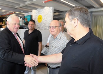 ביקור מרתק במקום של מצוינות. צילום: ישראל פרץ, ארכיון הצילומים של קקל