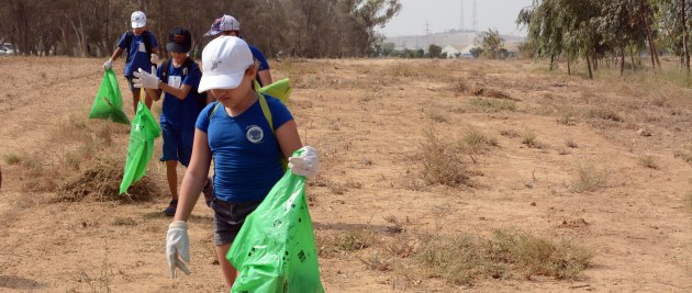 מנקים את הדרום. צילום דודו גרינשפן