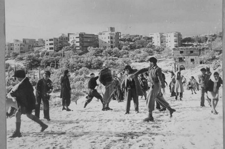 העיר באפור נצבעת בלבן