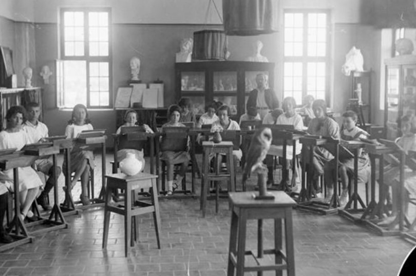 בין אומנות לאמנות