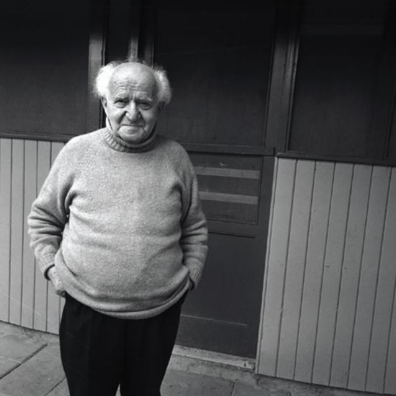 קורא ללכת אחריו