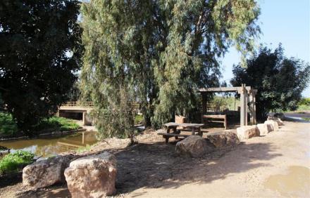 נחל אלכסנדר. צילום: יעקב שקולניק, ארכיון הצילומים של קקל