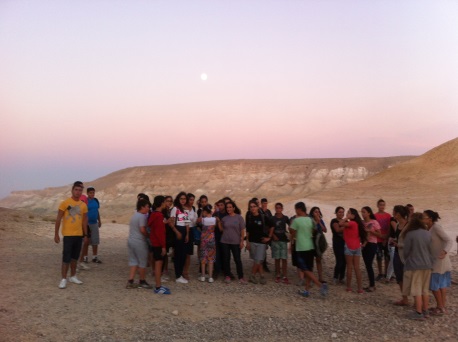 נוער שדות נגב לאור ירח. צילום: אורנית גינת