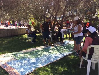 משתתפים במשחק מפת ארץ ישראל. צילום: ער בן דוד ויובל ברוכיאן, קקל