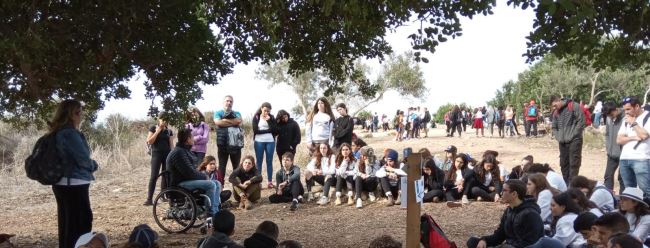 הזדמנות לדור הצעיר להכיר את פצועי צהל. פצוע צהל מספר את סיפורו. צילום: קקל