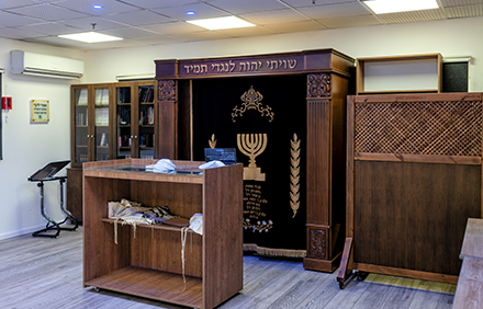 בית הכנסת. צילום: בוני שיינמן, ארכיון הצילומים של קקל