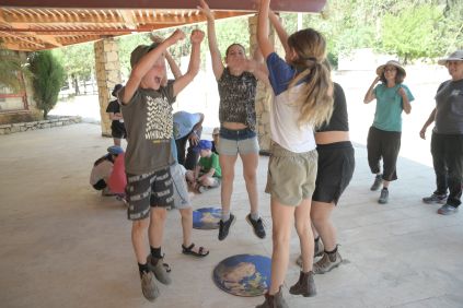 הכדור בידינו, ניידת חינוכית. צילום: מיכאל חורי, ארכיון הצילומים של קקל