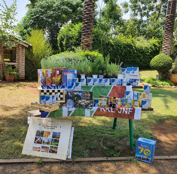 שולחן עמוס בכל טוב קקלי למען הילדים. צילום: איציק פלאצ'י, קקל