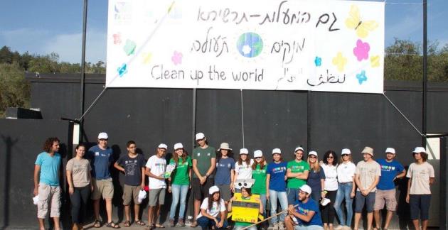 היה מקסים: מדריכי קקל ביום הניקיון במעלות. צילום: יוסי זמיר